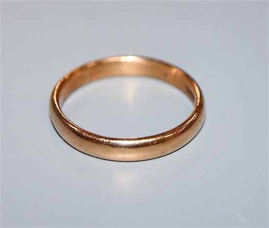 A 22ct gold wedding ring, 5.8 grams.